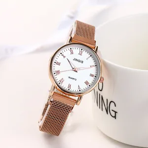 Montre à Quartz de Mode pour Femmes Avec Chiffres Romains Bracelet en Maille Milanaise Boîtier en Alliage Or Rose Élégante