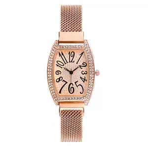 Roségoudkleurig tonneau horloge voor dames met strass bezel en mesh horlogeband