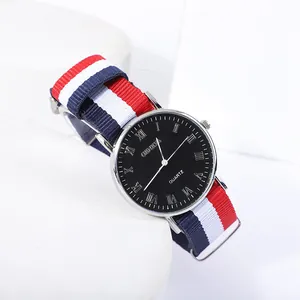 Montre à quartz minimaliste avec cadran romain lumière bleue et bracelet NATO en nylon