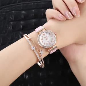 Montre à quartz avec bracelet en cuir rose, lunette en strass et gourmette étoile assortie