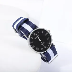 Montre à quartz minimaliste avec bracelet NATO bleu et blanc et cadran romain