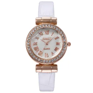 Damen-Quarzuhr mit Roségold-Diamantlünette und weißem Lederarmband in der Frontalansicht