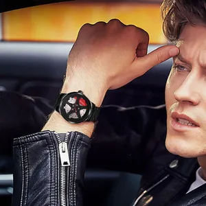 Montre de sport pour hommes avec design de jante de voiture et bracelet noir