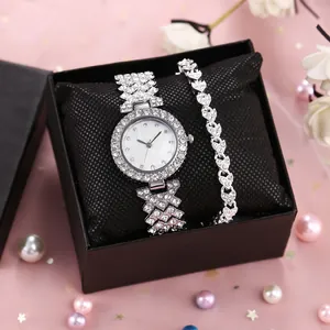 Set orologio da donna argento e bracciale a cuore con strass scintillanti in confezione regalo