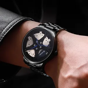 Montre sport pour homme en noir mat avec cadran au design créatif de jante de voiture