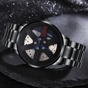 Herrenuhr mit Autofelgen-Zifferblatt, schwarzem Stahlarmband und blauen Zeigern
