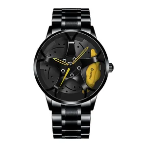 Détail du cadran de montre 3D jante de voiture avec étrier jaune et bracelet en acier