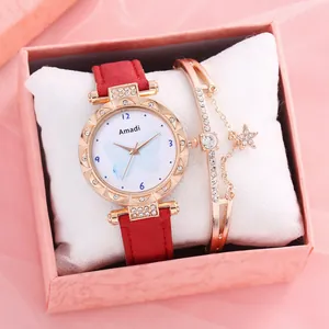 Coffret montre femme or rose avec bracelet en cuir rouge et cadran papillon