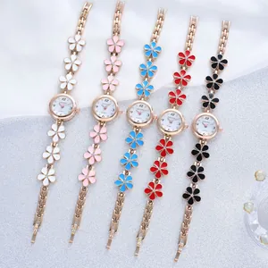 Elegante orologio al quarzo floreale oro rosa con bracciale a petali da donna