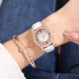 Dettaglio set orologio oro rosa con strass e bracciale con ciondolo stella