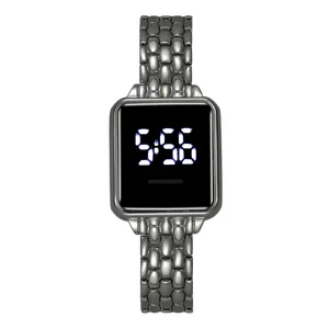 Montre numérique LED carrée minimaliste avec bracelet en métal à maillons gris fusil
