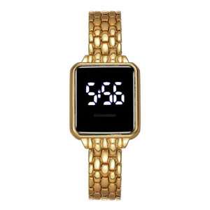 Montre numérique LED dorée de luxe avec cadran carré et bracelet à maillons en acier