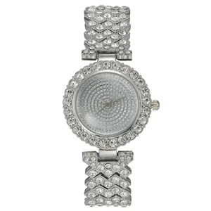 Reloj de cuarzo plateado para mujer con cristales incrustados y esfera redonda minimalista