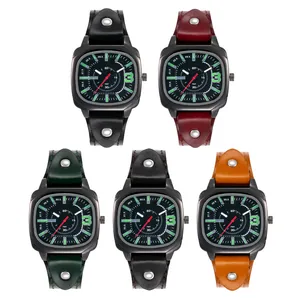 Montre à Quartz pour Homme Mode Boîtier Carré en Alliage Noir Bracelet Industriel en Similicuir à Rivets Sport Décontracté