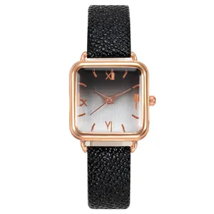 Montre femme carrée or rose avec bracelet en cuir noir et chiffres romains