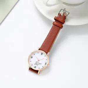 Montre à quartz pour femme avec bracelet en cuir marron et cadran cœur en or rose