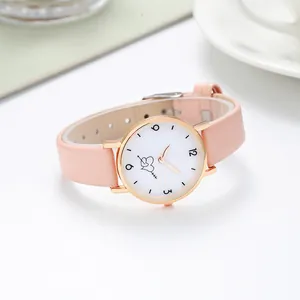 Montre à Quartz pour Femme Minimaliste à la Mode Design Cœur Flèche Affichage Analogique Bracelet en Similicuir Boîtier en Alliage