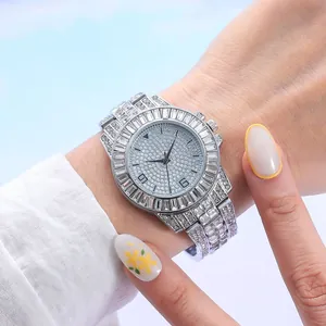 Montre de luxe pour femme en acier avec diamants scintillants et strass élégants