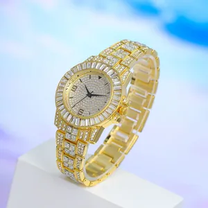 Montre à quartz dorée pour femme avec cristaux étincelants et bracelet en acier serti