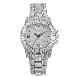 Montre en acier argenté de mode avec strass complets et cadran étoilé pour femme