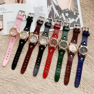 Coffret montre quartz femme tendance avec chiffres romains et cadran perles de cristal