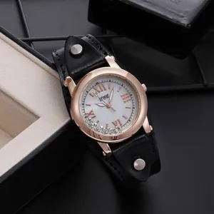 Montre femme chic avec cadran romain or rose et bracelet large en cuir noir à rivets