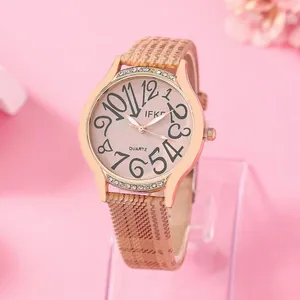 Montre élégante or rose pour femme avec lunette en strass et bracelet tressé brun