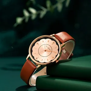 Montre à quartz élégante pour femme avec boîtier or rose et bracelet en cuir marron