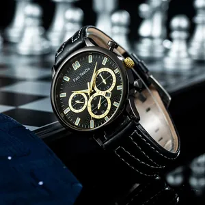 Dettaglio dell'orologio da uomo Fan TeeDa con quadrante nero a nido d'ape e cinturino in pelle