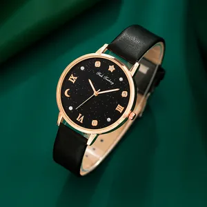 Elegante reloj para mujer en oro rosa con esfera de cielo estrellado negro y cuero
