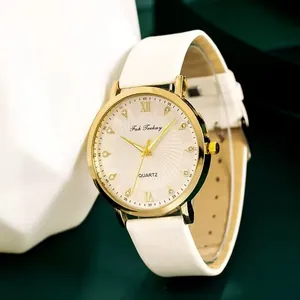 Montre à quartz pour femme avec boîtier doré, cadran soleil et bracelet en cuir blanc