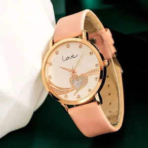 Montre à quartz pour femme avec bracelet en cuir rose et cadran cœur Love orné de strass