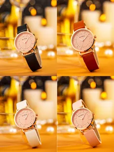 Vista dettagliata di quattro orologi da donna con quadrante a mappamondo e indici cristallo