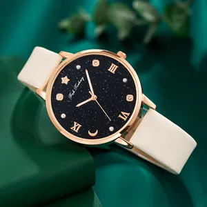 Reloj de mujer en oro rosa con esfera de cielo estrellado y correa de cuero blanco
