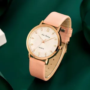Montre à quartz tendance pour femme avec boîtier or rose, bracelet cuir rose et diamants