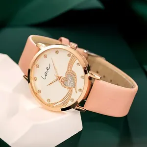Montre à quartz élégante pour femme avec bracelet en cuir rose et cadran cœur en strass