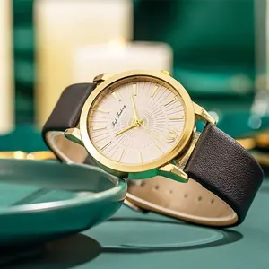 Montre à Quartz Femme Élégante Cadran Floral Boîtier Alliage Or Bracelet Similicuir Minimaliste Analogique Bijoux Mode Décontractés
