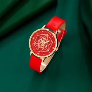Detailaufnahme einer Damenuhr mit rotem Mandala-Zifferblatt und goldener Geometrie