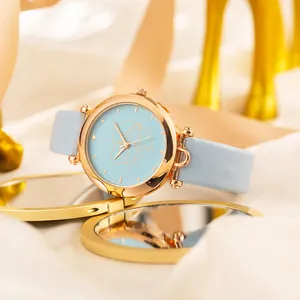 Orologio da donna minimalista con cinturino in pelle celeste e quadrante artistico oro rosa