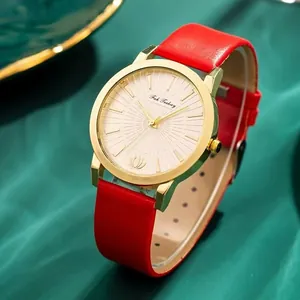 Montre quartz dorée avec bracelet en cuir rouge et cadran lotus sur soie verte