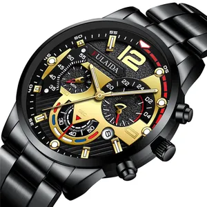 Makroaufnahme des schwarzen Chronographen-Zifferblatts mit goldenen Akzenten von Fulaida