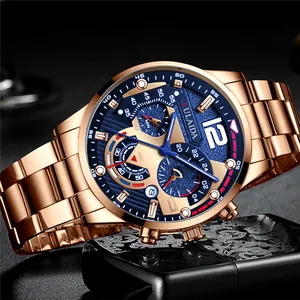 Details einer roségoldenen Edelstahl-Chronographenuhr mit blauem Zifferblatt und Leuchtindex