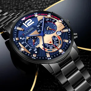 Detailansicht der FULAIDA Herrenuhr mit blauem Zifferblatt und Edelstahlarmband im Fokus