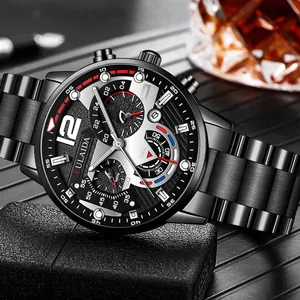 Nahaufnahme des schwarzen Edelstahl-Uhrengehäuses mit Leuchtzifferblatt und Chronographen