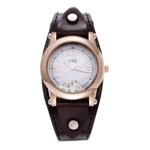 Vue détaillée montre CCQ rétro, boîtier or rose, chiffres romains et cristaux mobiles