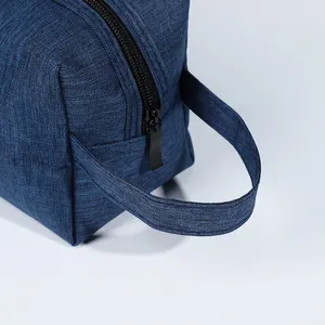 Beauty case da uomo impermeabile in tessuto oxford blu con cerniera nera e maniglia