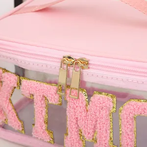 Rosa Kosmetiktasche mit Sichtfenster, Chenille-Buchstaben und goldenen Reißverschlüssen