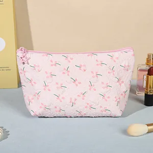 Borsa cosmetica rosa a fiori con tessuto a bolle e ciondolo a stella zip