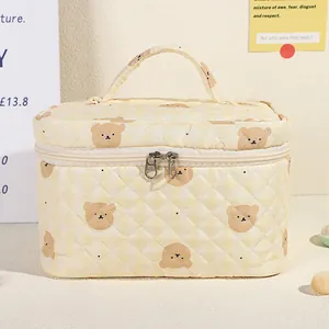 Borsa da trucco trapuntata con orsetti, manico superiore e doppia zip per il viaggio