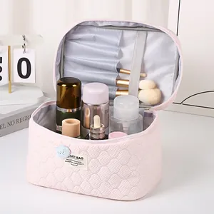 Neceser rosa acolchado de gran capacidad con compartimento para brochas